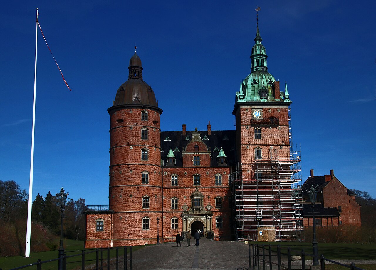 Vallø Slot med slotsparken