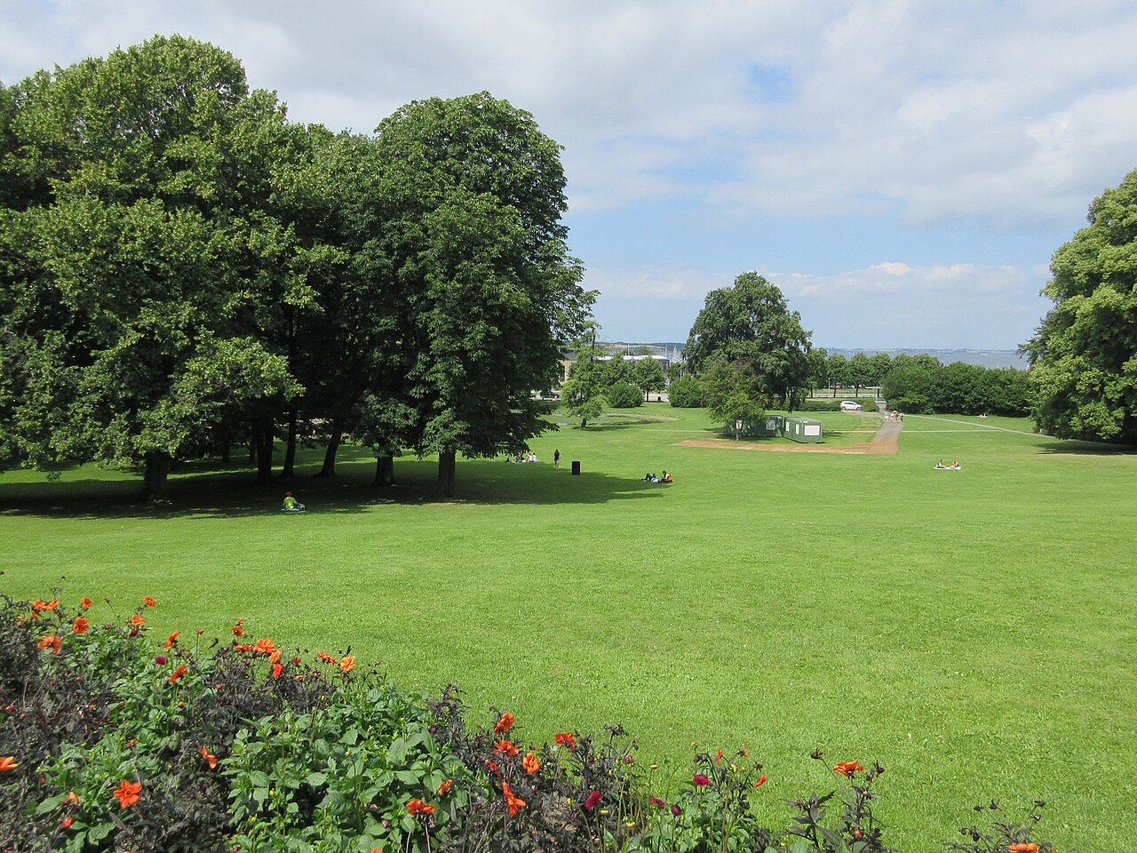 Byparken i Roskilde med udsigt mod fjorden