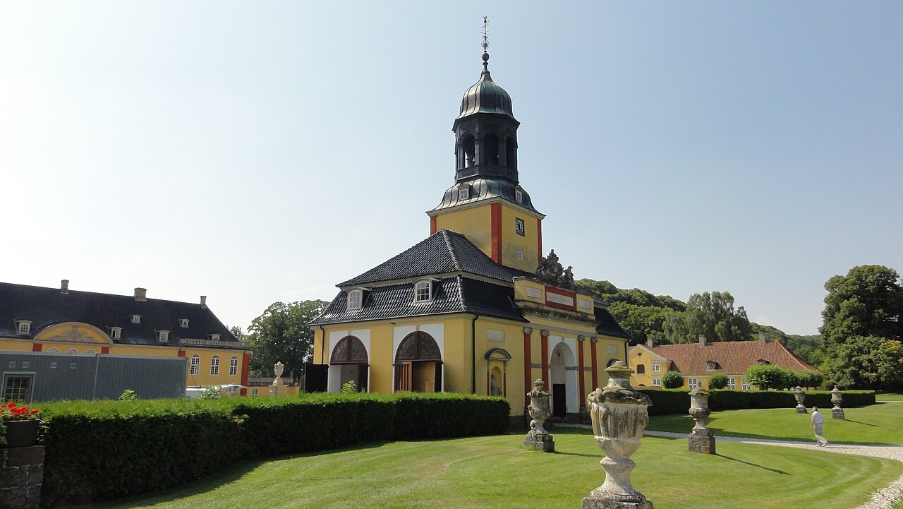 Ledreborg Slot med den omkringliggende park